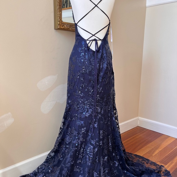 Gorgeous Dark blue size 6 prom dress brand new - Picture 6 of 8